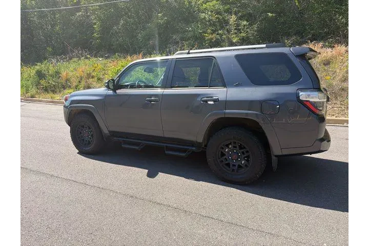 $31790 : Toyota 4Runner 2021 4x4 SR5 image 5