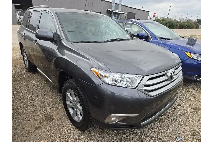 $12847 : Toyota Highlander 2013 Base image 4