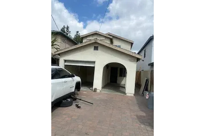 L.A. 90059 , RENTO CASA image 5