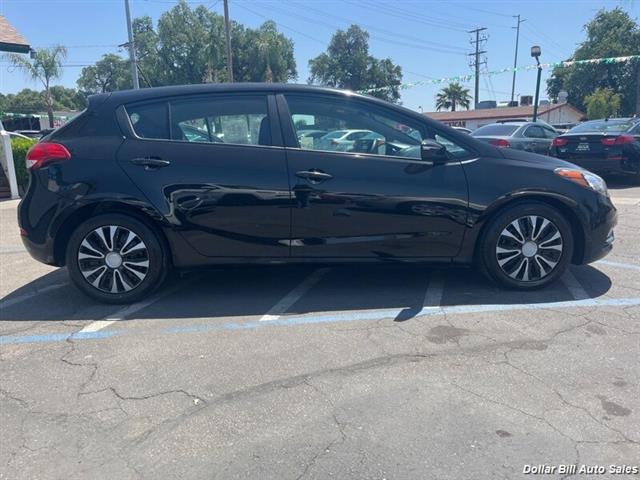 $10950 : 2016 Forte5 LX Hatchback image 2