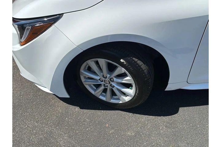 $26444 : Gold Certified 2026 Corolla LE image 5
