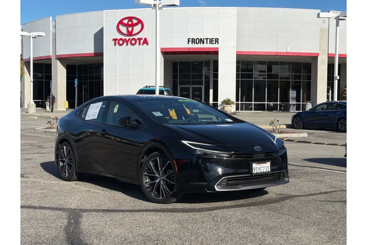 $32210 : Toyota Prius 2025 LE 4dr Hat image 1