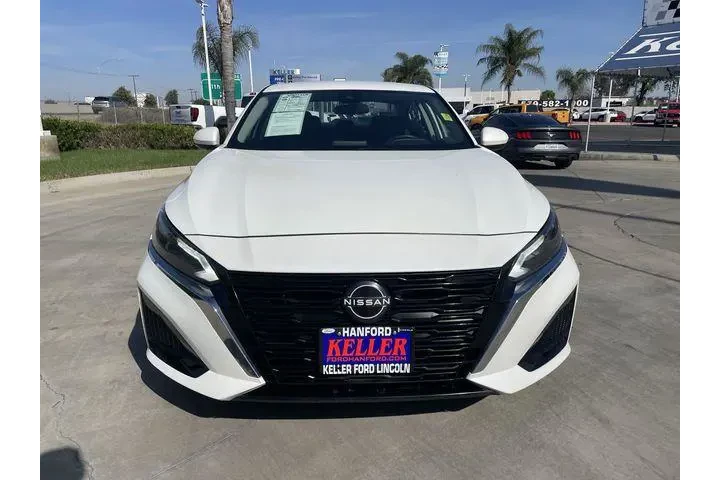 $19250 : Nissan Altima 2023 2.5 SV 4d image 3