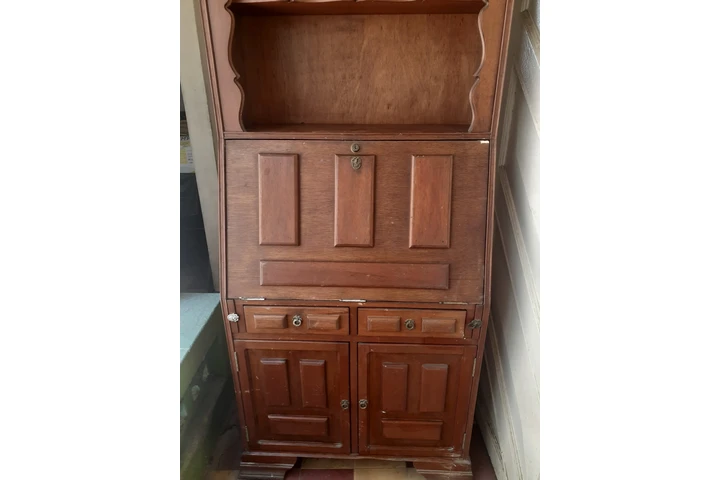 $370000 : SECRETER ANTIGUO image 2