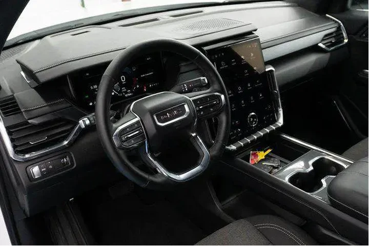 $33760 : GMC Acadia 2025 Elevation 4d image 3