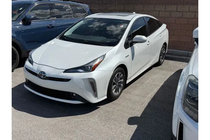 $23988 : Toyota Prius 2022 Limited 4d image 2