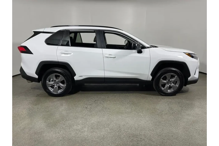 $33995 : Toyota RAV4 Hybrid 2025 AWD image 2