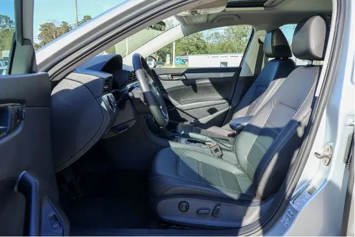 $14994 : Volkswagen Passat 2021 SE 4d image 7