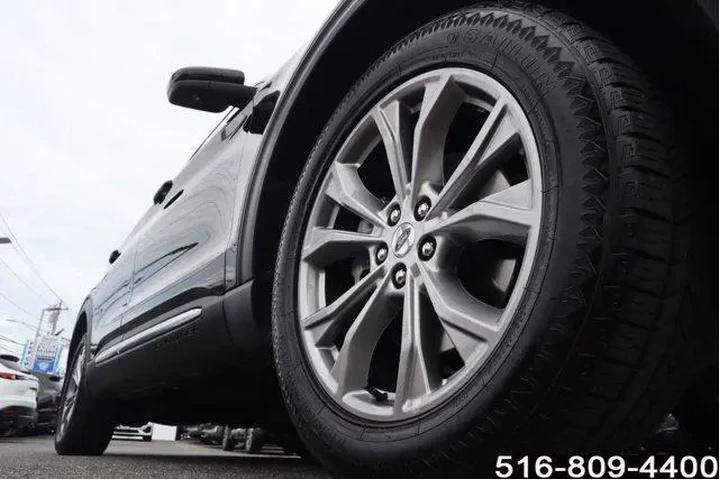 $27647 : Ford Explorer 2022 AWD Limit image 10