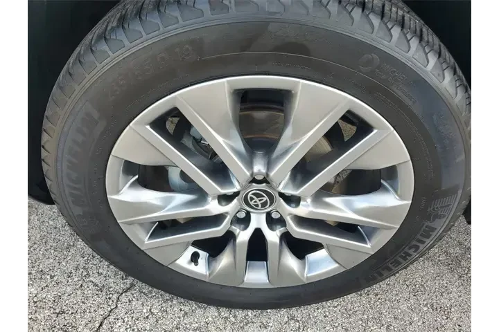 $26990 : Toyota RAV4 2023 XLE Premium image 7