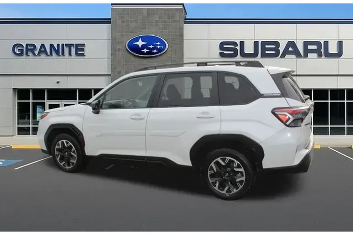 $29990 : Subaru Forester 2025 AWD Pre image 8
