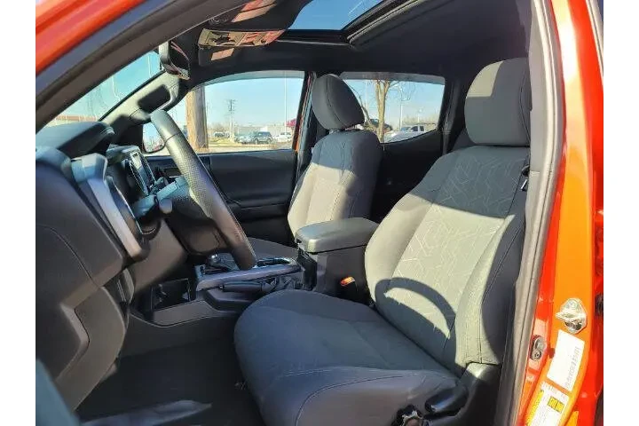 $27500 : 2016 Tacoma image 7