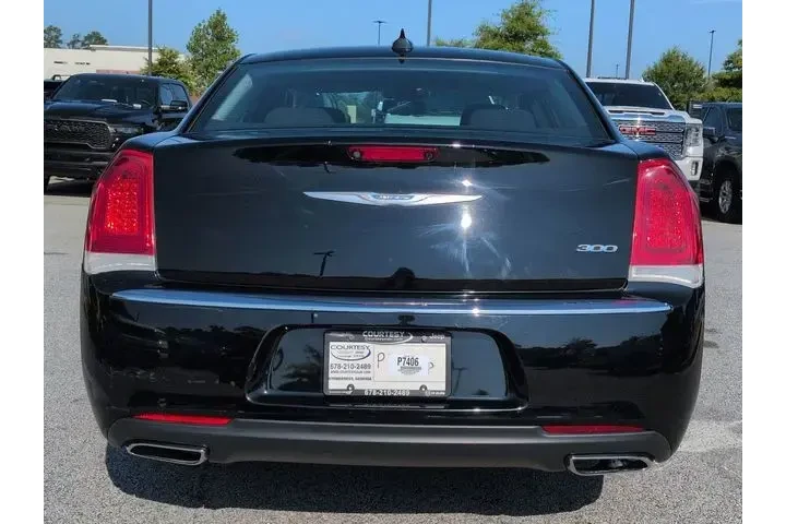 $21856 : Chrysler 300 2022 Touring 4d image 5