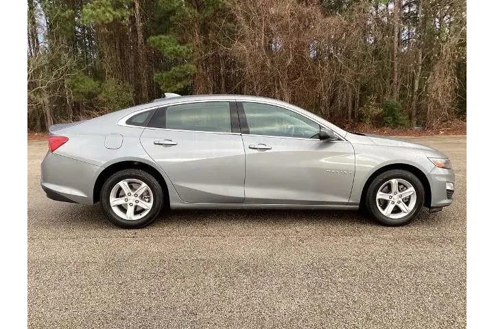 $16921 : Chevrolet Malibu 2023 LT 4dr image 4
