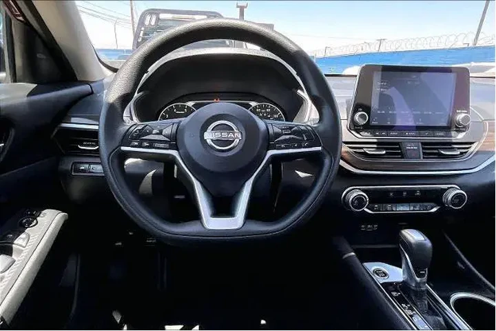 $21538 : Nissan Altima 2024 2.5 SV 4d image 6