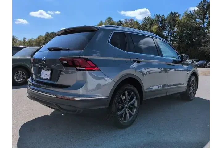 $22240 : Volkswagen Tiguan 2023 SE 4d image 4