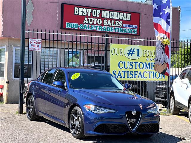 $18999 : 2018 Alfa Romeo Giulia image 1