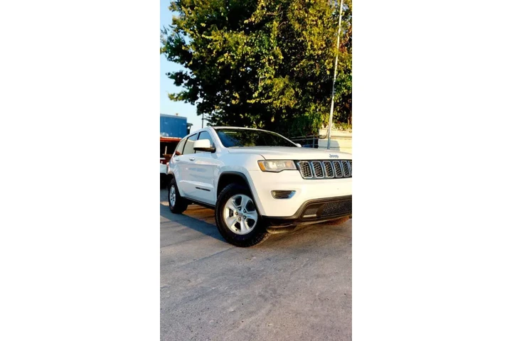 $10990 : 2017 Grand Cherokee Laredo image 1
