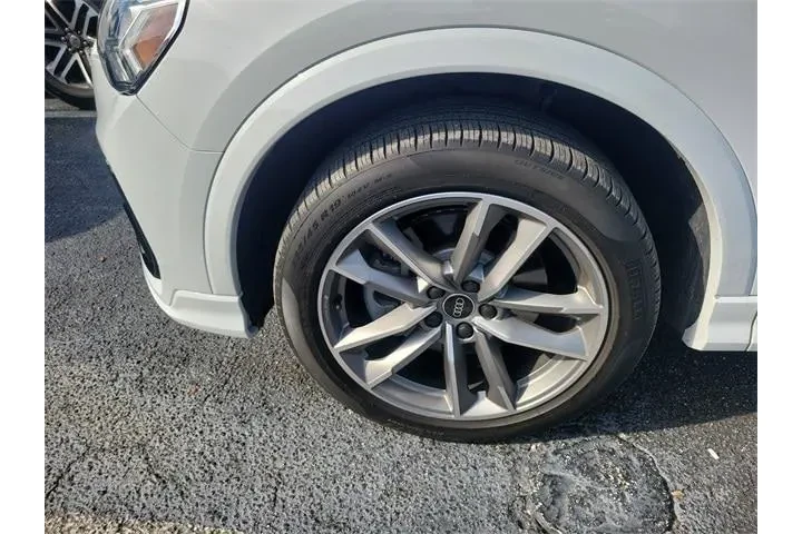 $24991 : Audi Q3 2022 AWD quattro S l image 6