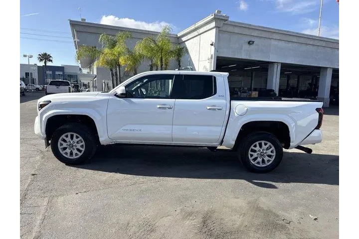 $30900 : Toyota Tacoma 2024 4x2 SR5 4 image 6