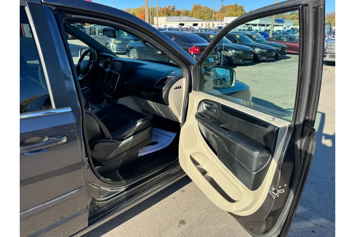 $5980 : 2017 Grand Caravan SXT Wagon image 8