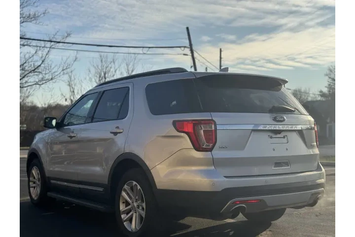 $10999 : 2017 Explorer XLT image 7