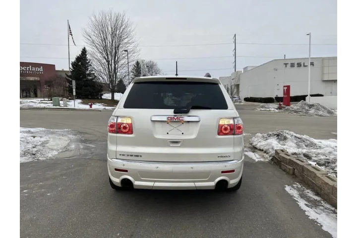 $7490 : 2011 GMC Acadia Denali image 4
