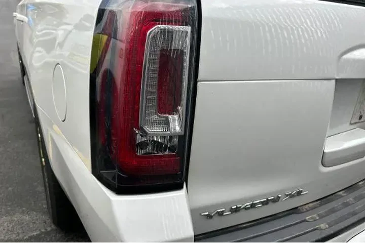 $24995 : GMC Yukon XL 2018 4x4 SLT 4d image 7