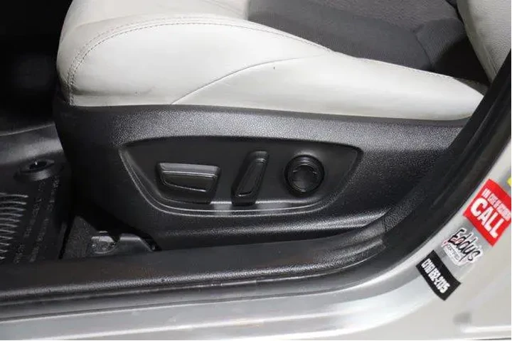 $20892 : Toyota Corolla Hatchback 202 image 4