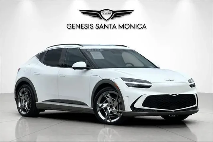 $37558 : Genesis GV60 2023 AWD Perfor image 2