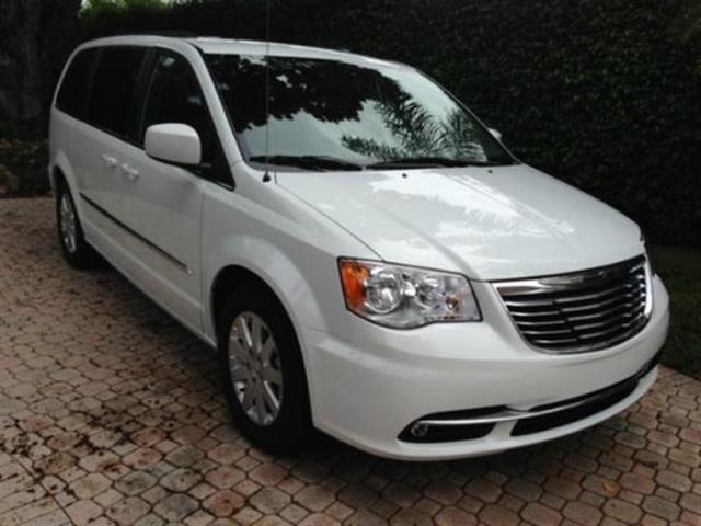 $6900 : 2015 CHRYSLER TOWN & COUNTRY T image 1