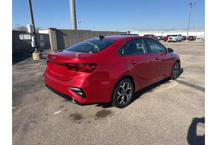 $13982 : Kia Forte 2021 LXS 4dr Sedan image 7