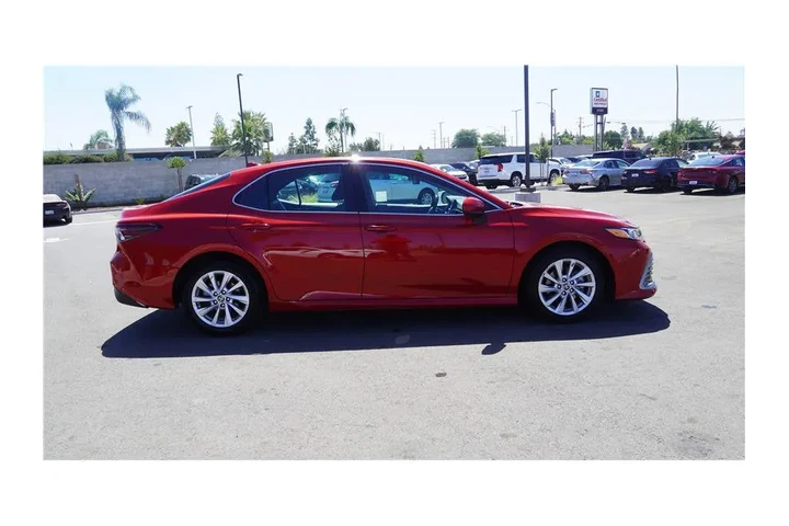 $23984 : 2023 Camry LE image 5