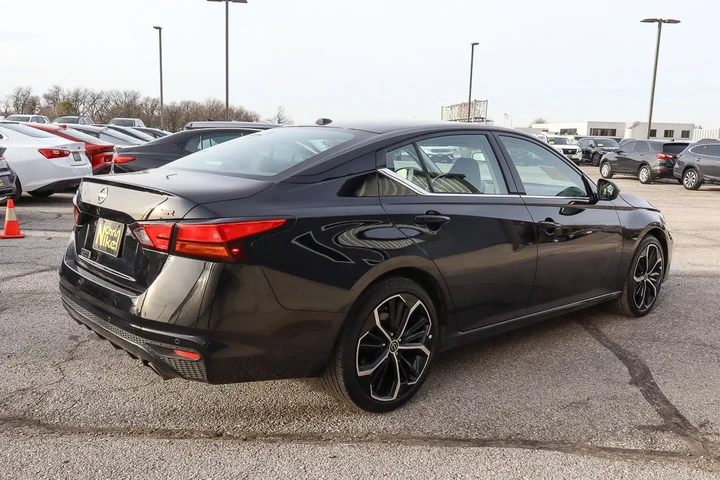 $20488 : 2024 Altima 2.5 SR Sedan image 4