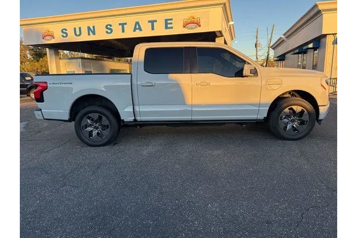 $37391 : Ford F-150 Lightning 2023 AW image 4