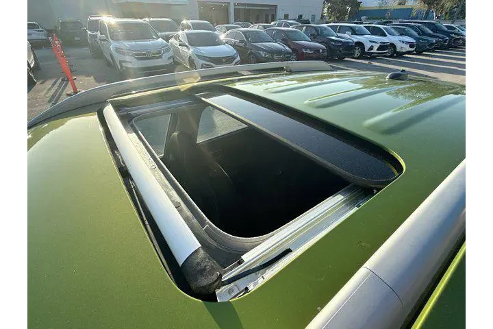 $15629 : Hyundai VENUE 2023 SEL 4dr C image 10