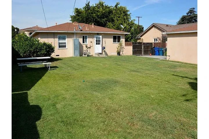 $1265 : Downey 2 & 1 Available image 6