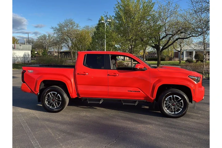 $43998 : Gold Certified 2024 Tacoma TR image 10