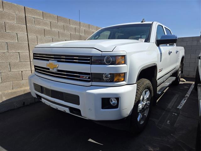 $29991 : Pre-Owned 2018 Silverado 2500 image 2