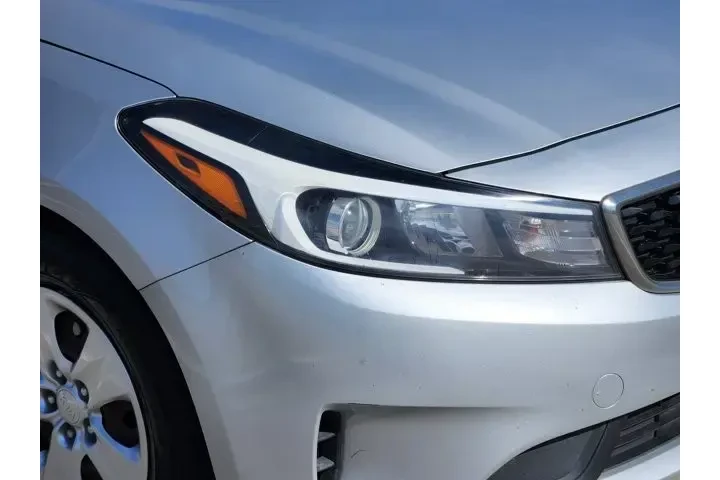 $10806 : Kia Forte 2017 S 4dr Sedan image 9