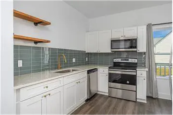 $1700 : Rental property with 2 bedro image 7