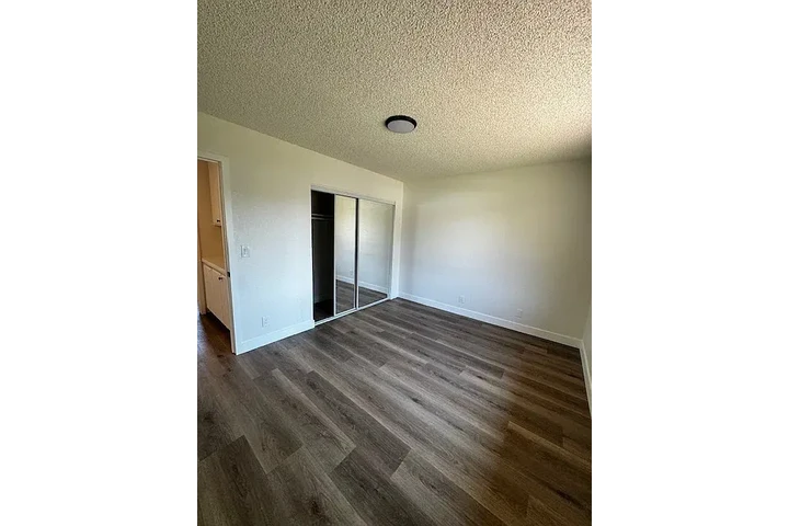$900 : Beautiful Home...Fontana, CA image 3