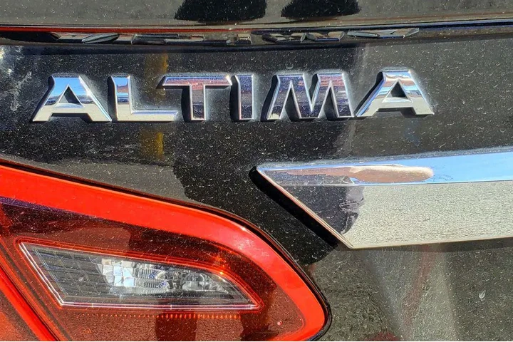 $12269 : Nissan Altima 2017 2.5 SR 4d image 8