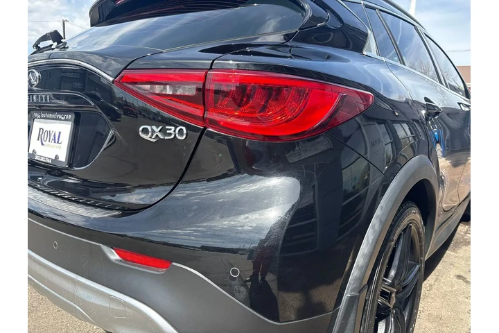 $12995 : 2018 INFINITI QX30 Premium image 10