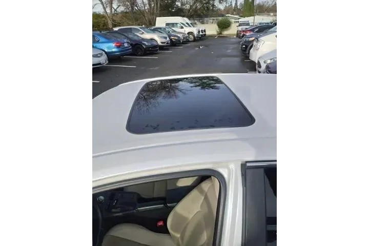 $12988 : Lexus CT 200h 2013 4dr Hatch image 9