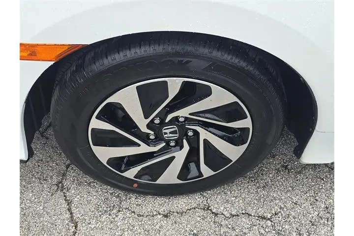 $13990 : Honda Civic 2017 LX 4dr Hatc image 7