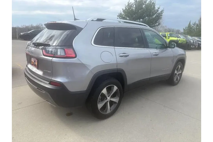 $13950 : 2019 Cherokee Limited image 6