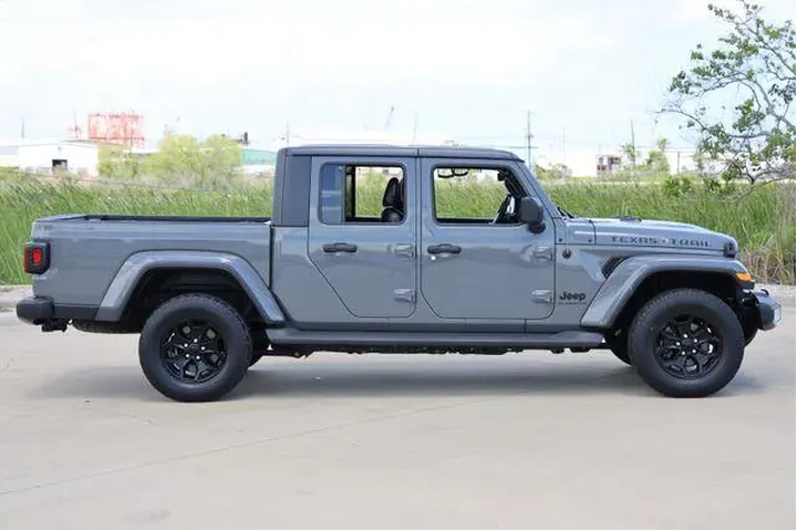 $27973 : Jeep Gladiator 2021 4x4 Spor image 4