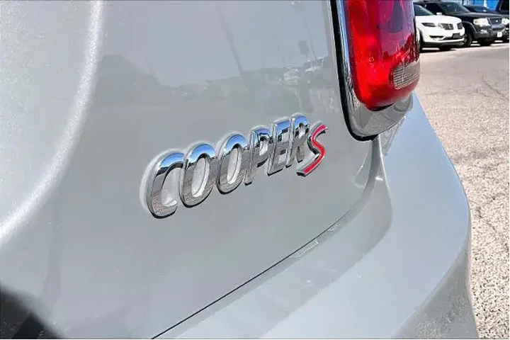 $16924 : MINI Convertible 2017 Cooper image 9