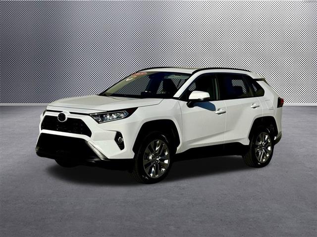 $26147 : 2019 RAV4 XLE Premium image 3